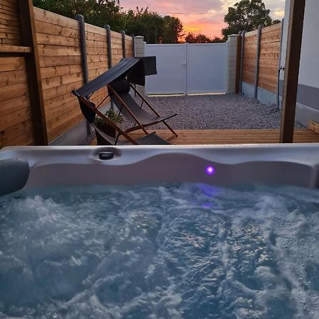 A Fleur De Spa : Maison Chaleureuse Avec Spa Privatif Et Billard. Coulogne Kültér fotó